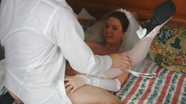 Wytatuowany mężczyzna lekka erotyka ma swoją drogę z 2 zmysłowymi pięknościami FFM