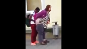 Cycata Audrey Bitoni zapina swój tyłek na rosyjska erotyka naszyjnik z pereł